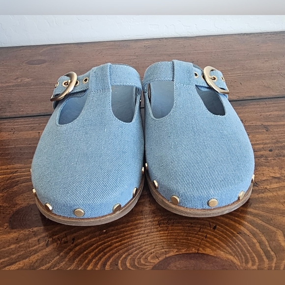 Chelsea & Violet Denim Blue Clogs/Mules W/Gold Buckles. Women's Size 9 NWOB - Picture 2 of 8